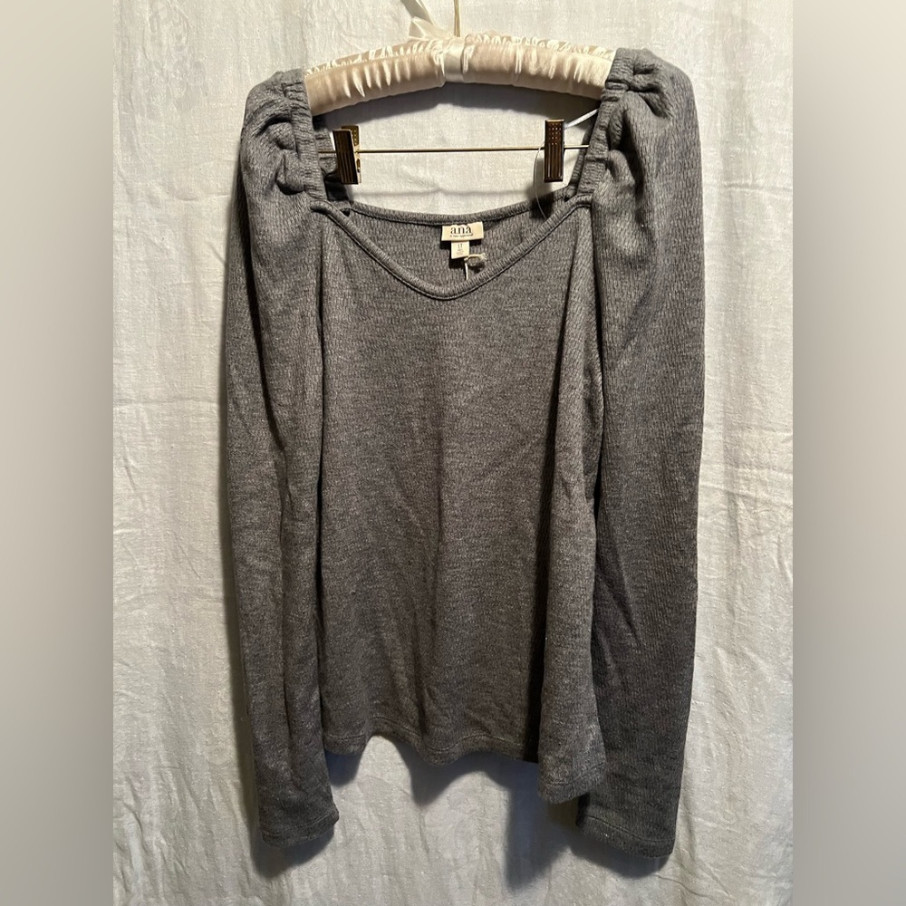 NWT Ana gray puffy sleaves shirt. Size LT.